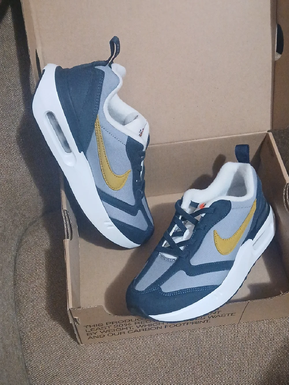 Nike - Picture 2 of 3